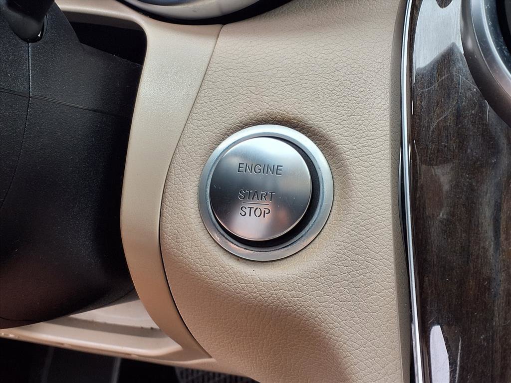 2018 Mercedes Benz C 300 photo 14