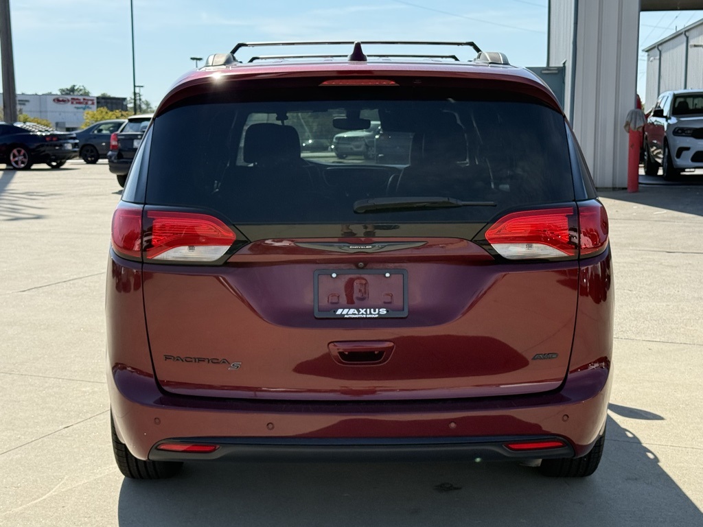 2020 Chrysler Pacifica Touring L photo 6