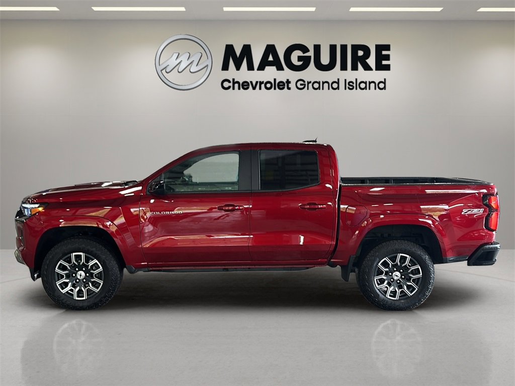 2024 Chevrolet Colorado Z71 photo 2