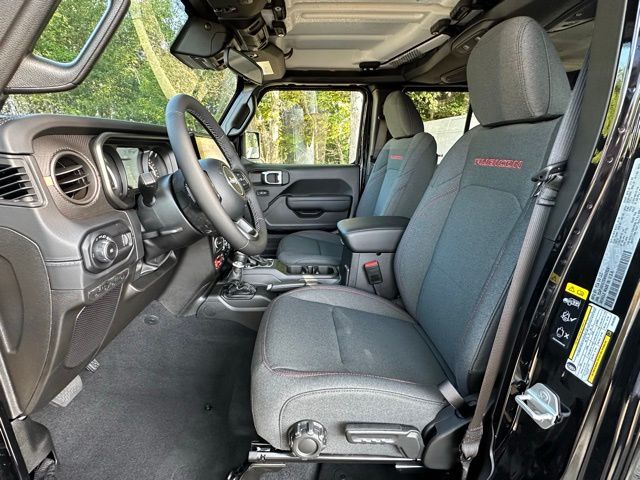 2025 Jeep Wrangler Rubicon photo 22