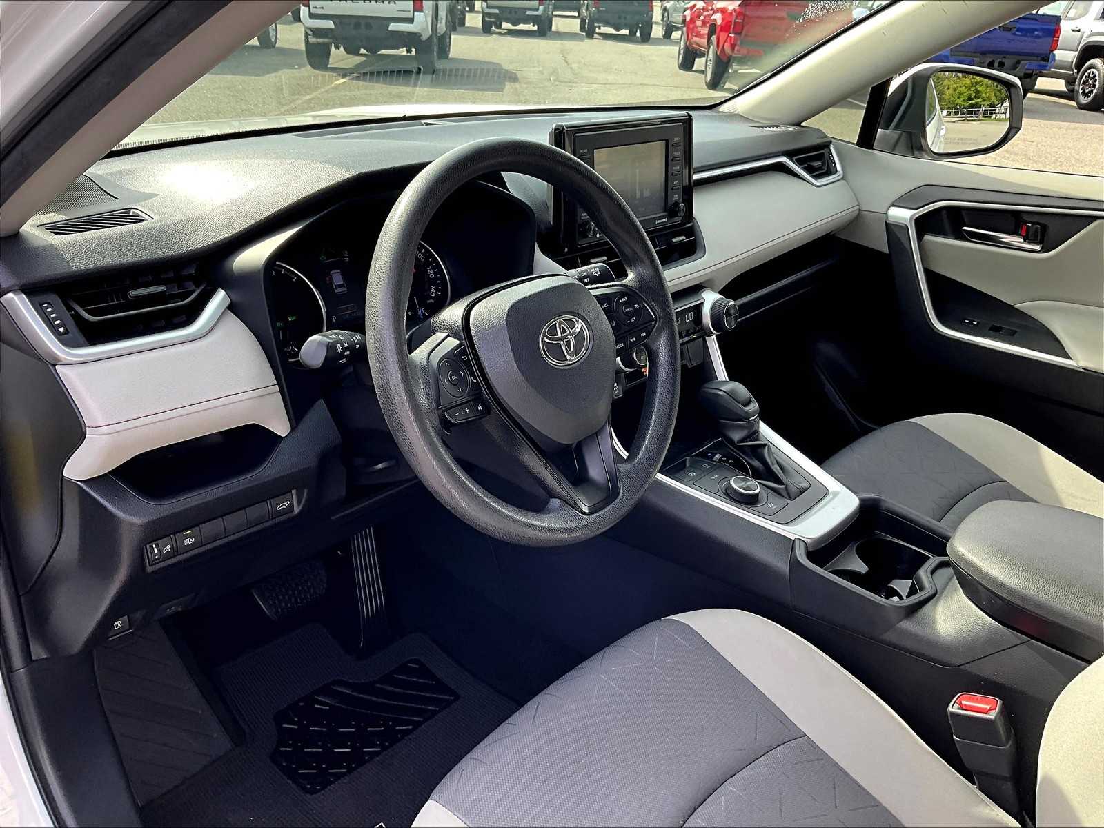2021 Toyota RAV4 XLE photo 8