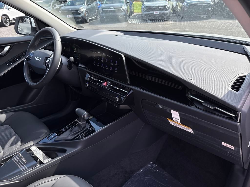 2025 Kia Niro EX photo 28