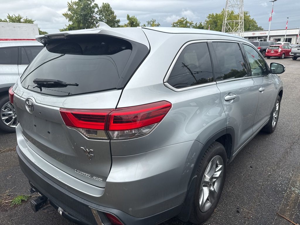 2017 Toyota Highlander Limited photo 2