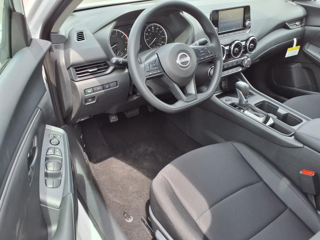 2025 Nissan Sentra S photo 13