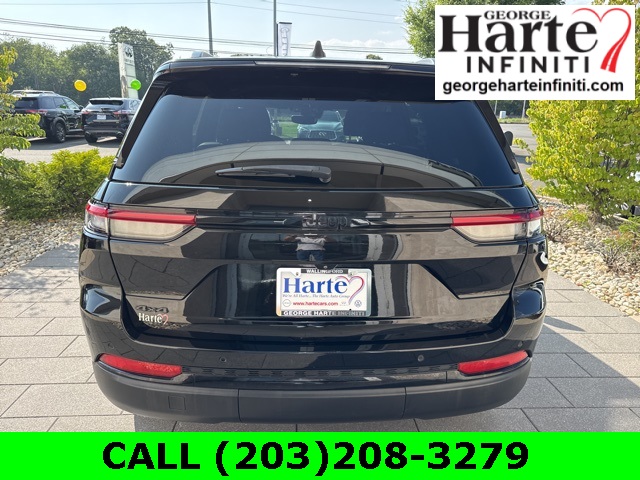 2023 Jeep Grand Cherokee Altitude photo 2