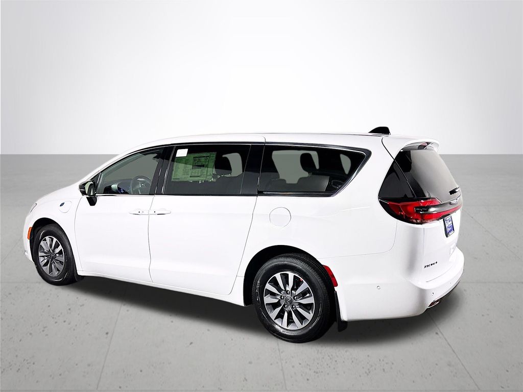 2025 Chrysler Pacifica Hybrid photo 8