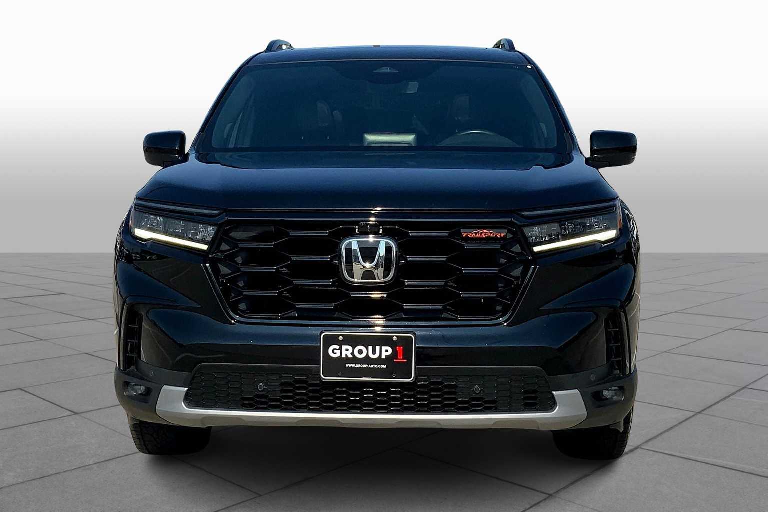 2025 Honda Pilot TrailSport photo 3