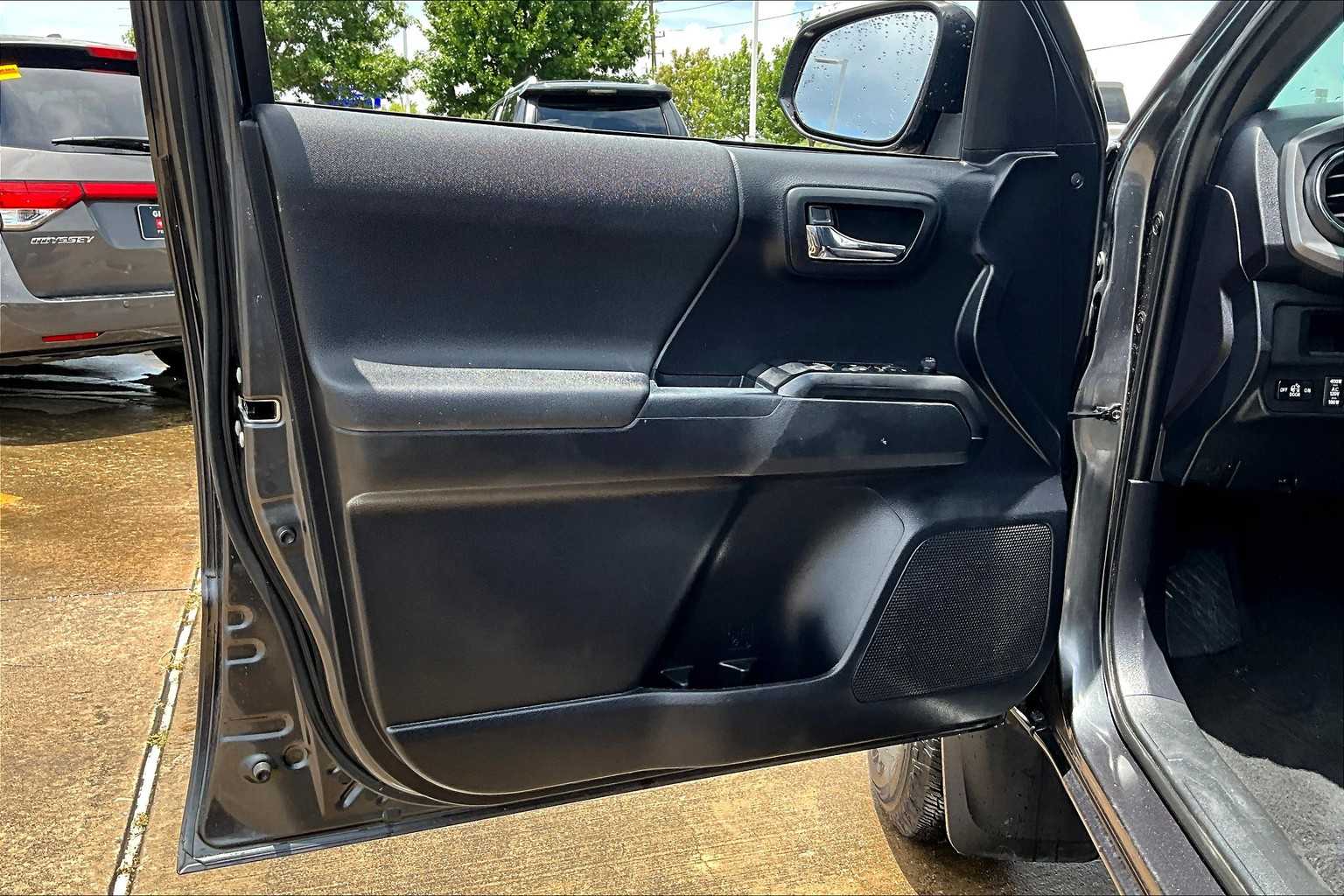 2019 Toyota Tacoma TRD photo 41