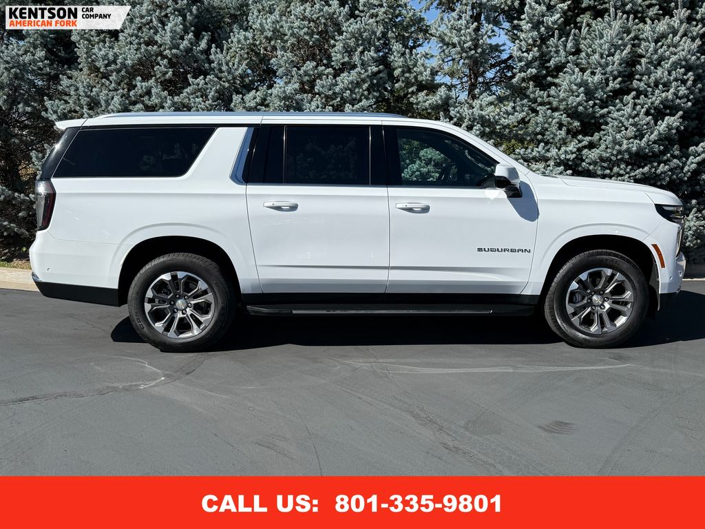 2025 Chevrolet Suburban LT photo 10