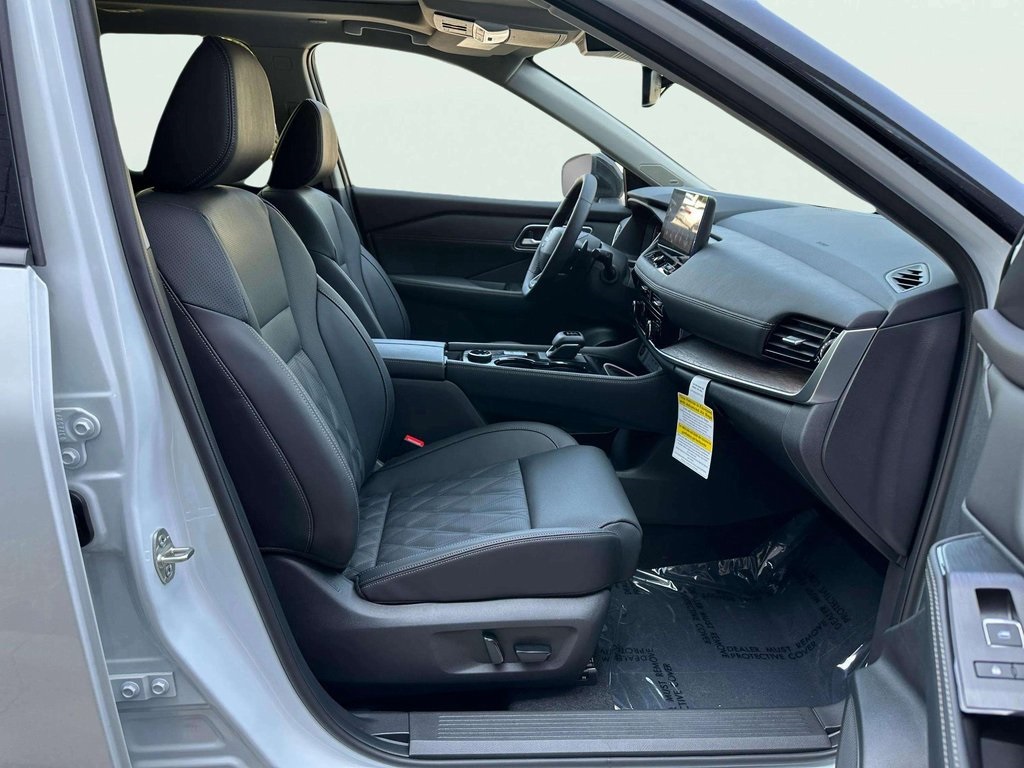 2025 Nissan Rogue Platinum photo 17