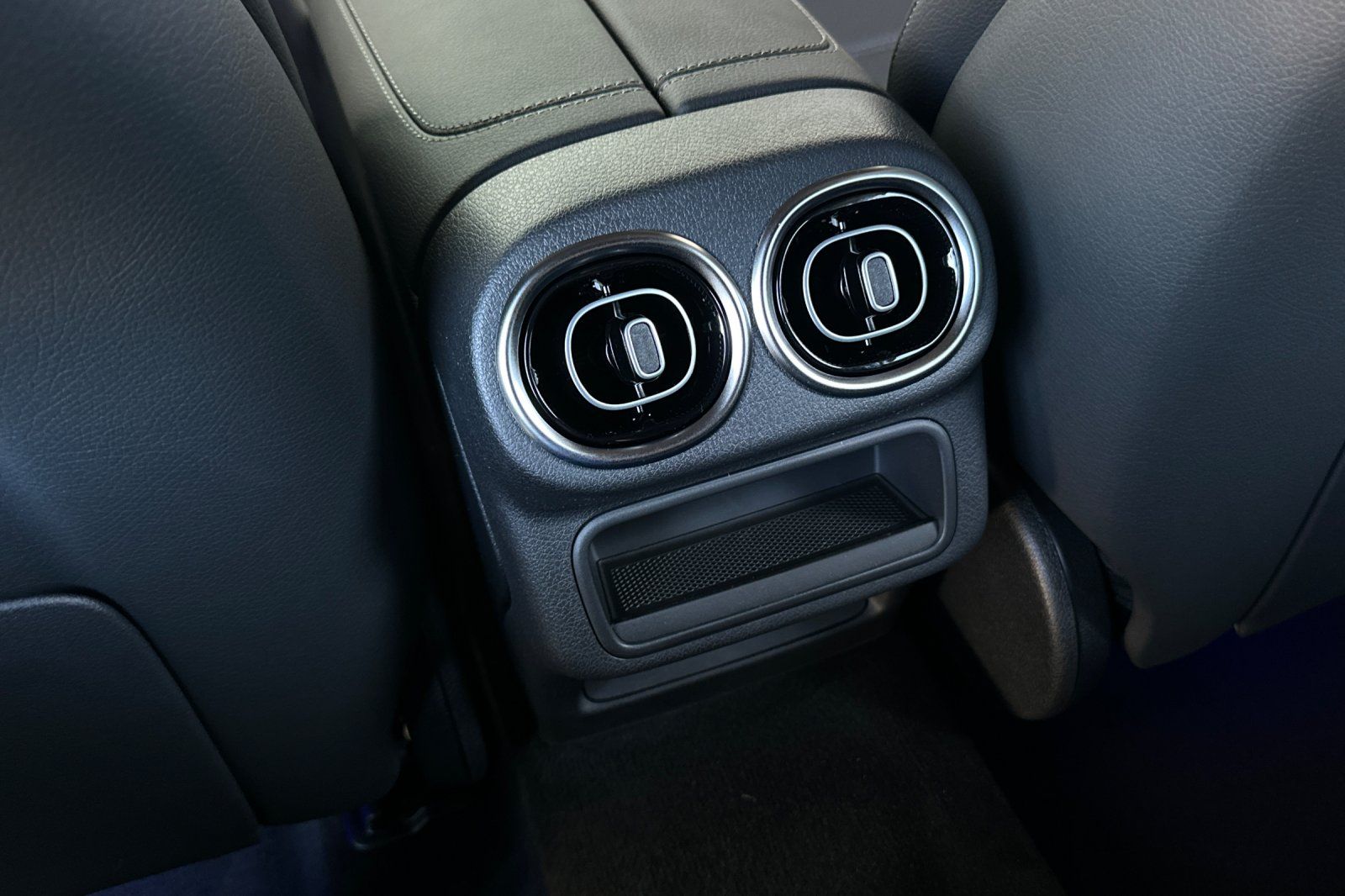 2026 Mercedes Benz GLC 300 photo 21