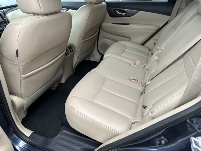 2016 Nissan Rogue SL photo 17