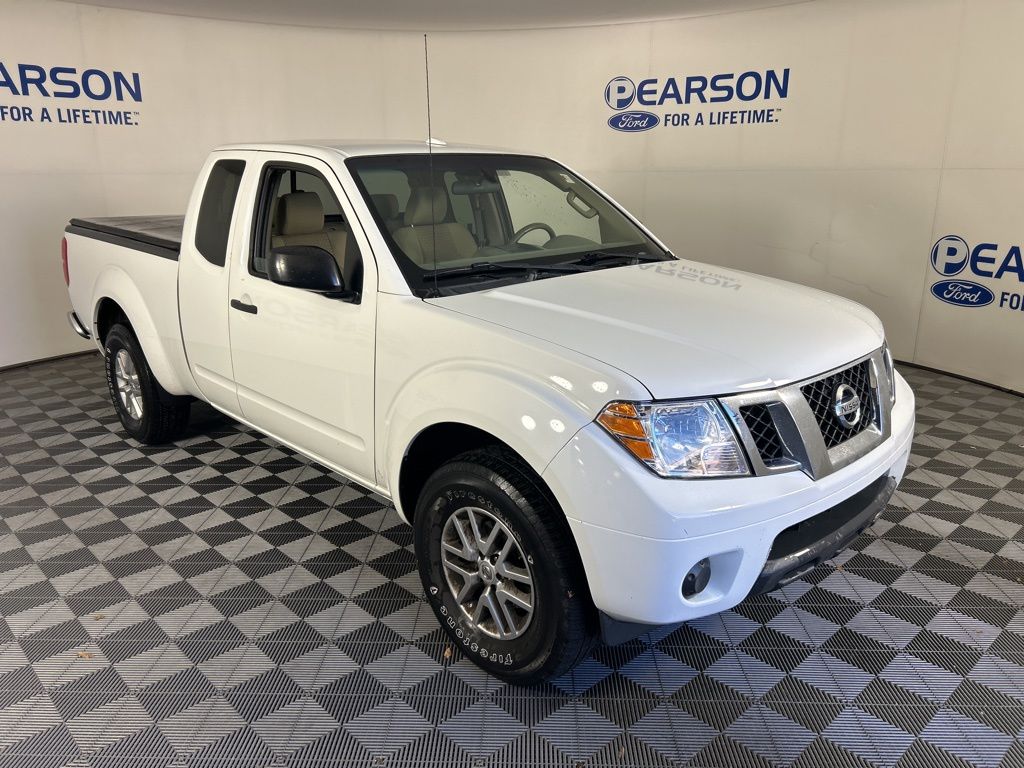 2015 Nissan Frontier SV photo 3