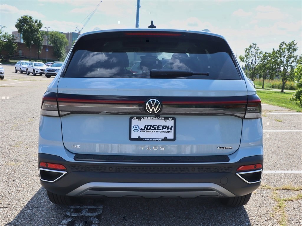 2025 Volkswagen Taos SE photo 4