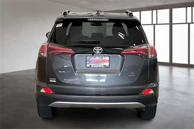 2018 Toyota RAV4 SE photo 4