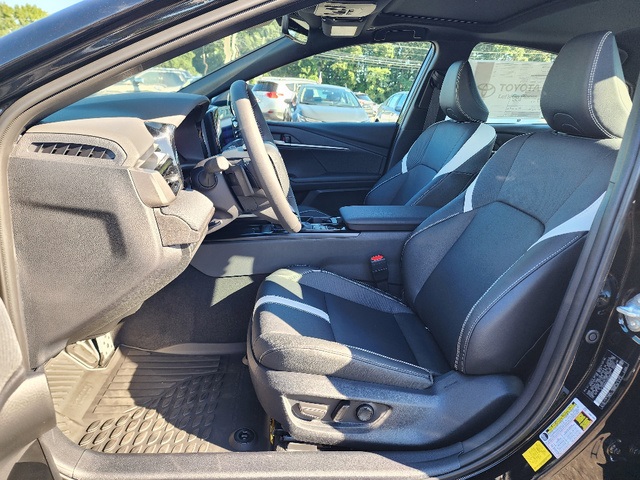 2025 Toyota Camry SE photo 13