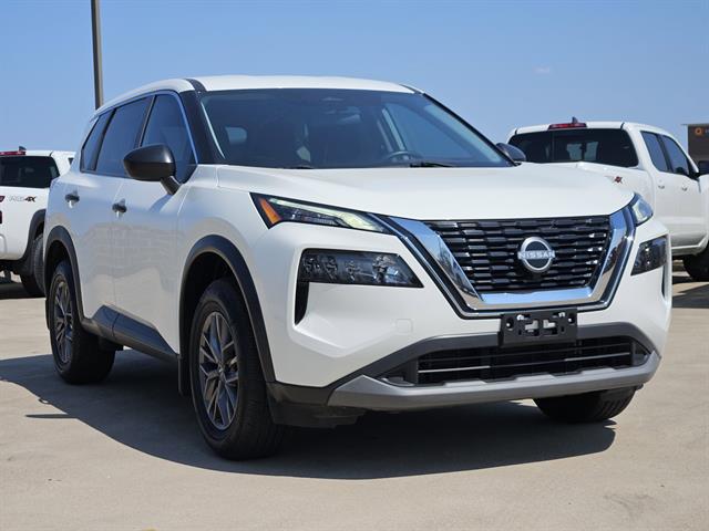 2022 Nissan Rogue S photo 2
