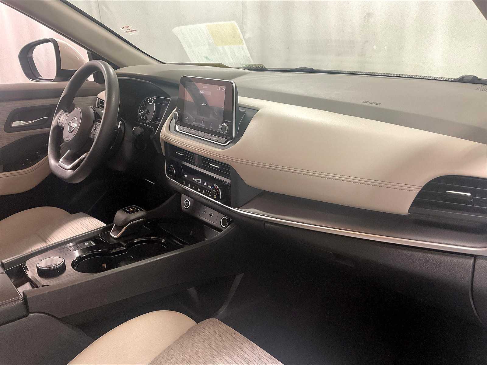 2023 Nissan Rogue SV photo 14