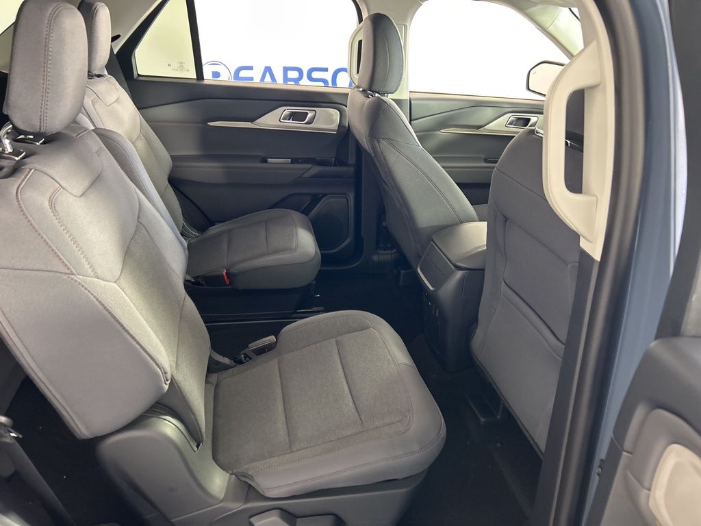 2025 Ford Explorer photo 24