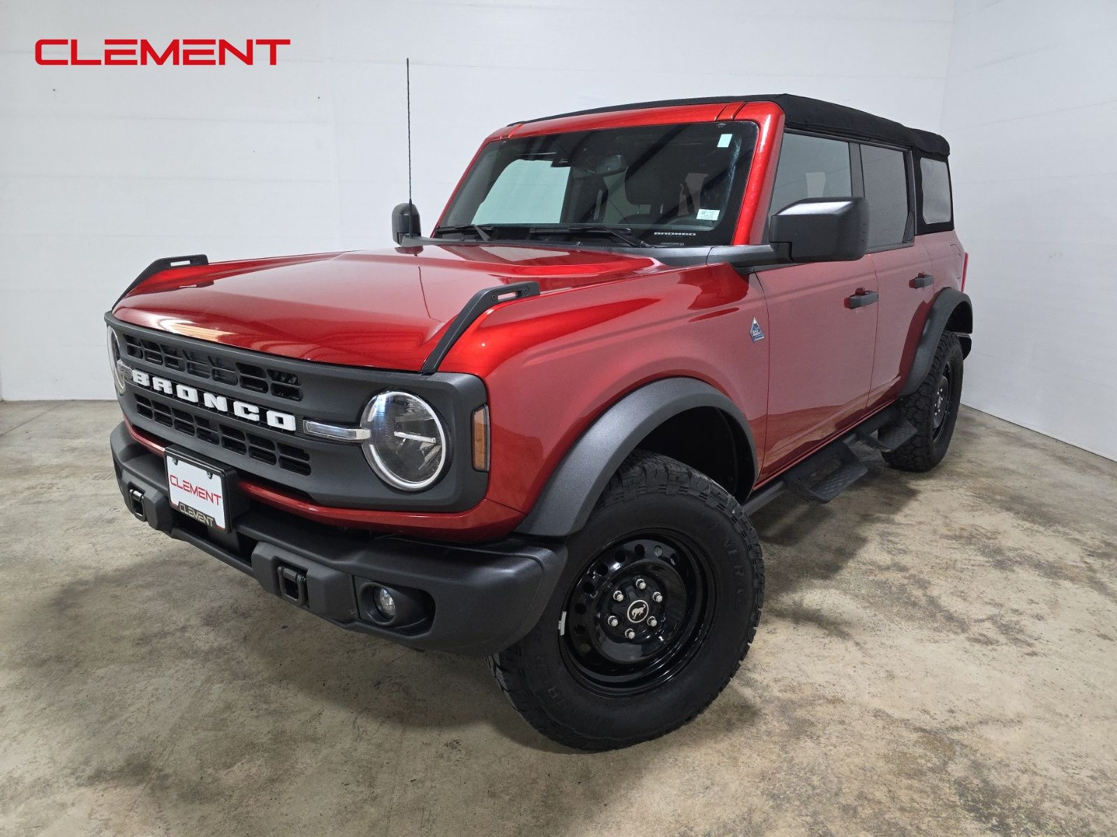 2023 Ford Bronco 4-Door Black Diamond's photo