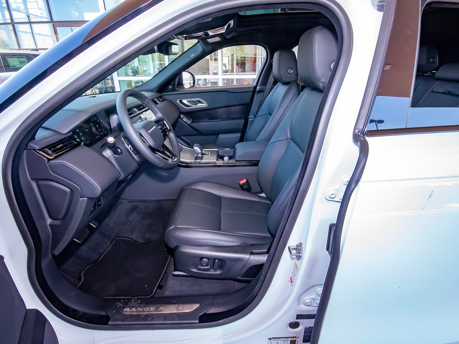 2026 Land Rover Range Rover Velar SE photo 30