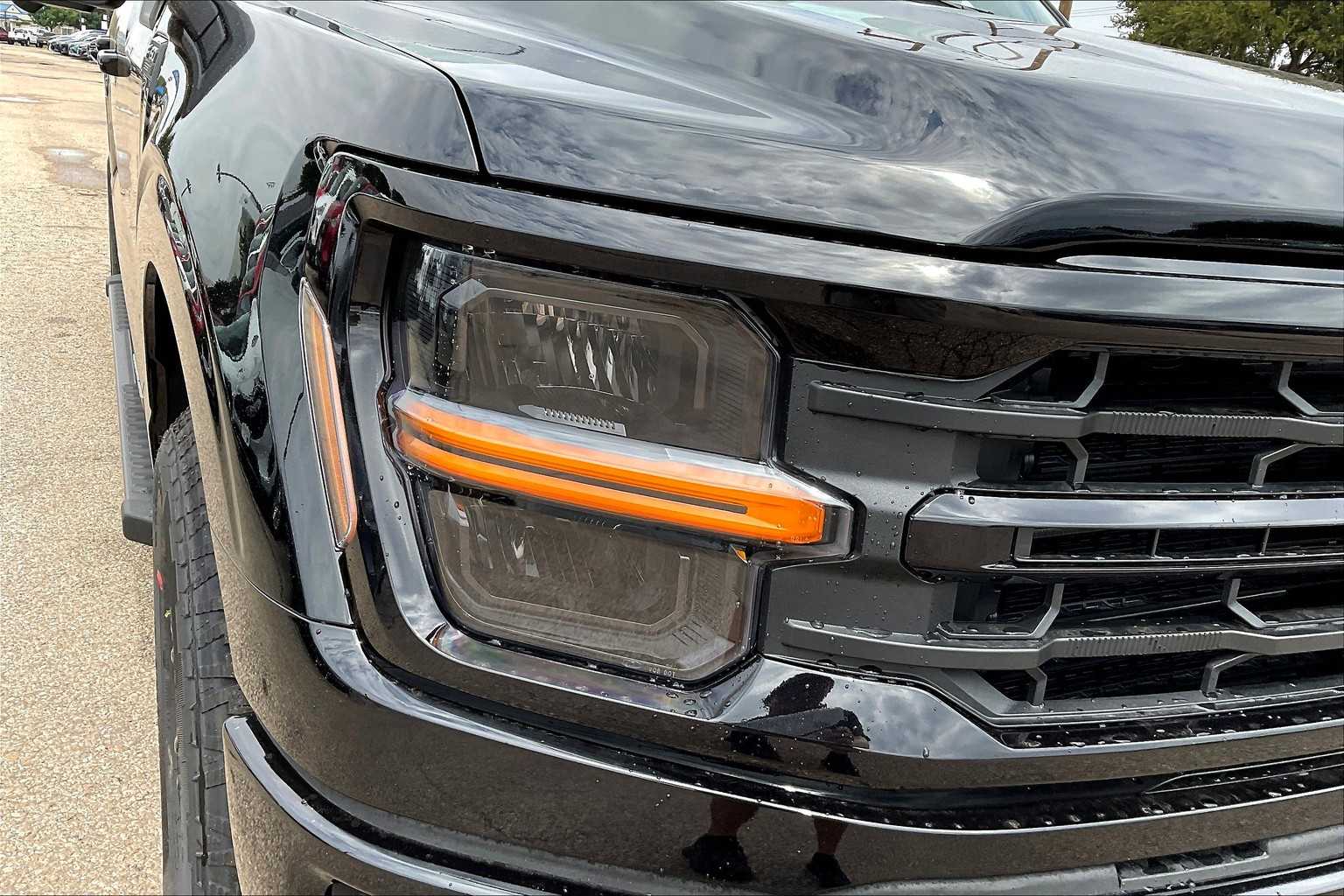 2025 Ford F-150 XLT photo 13