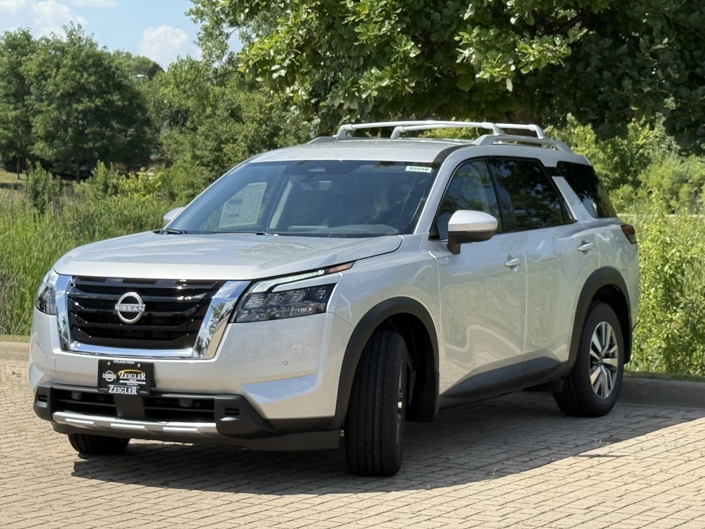 2025 Nissan Pathfinder SL photo 4
