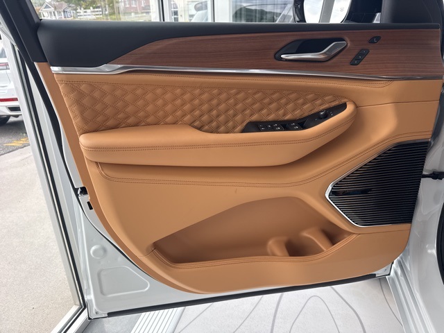2025 Jeep Grand Cherokee Summit Reserve photo 11