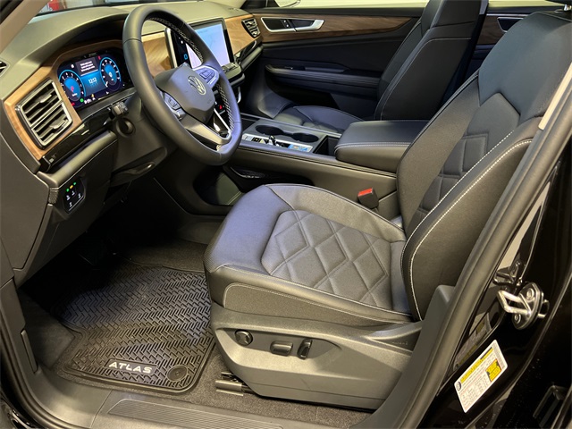 2026 Volkswagen Atlas SE photo 5