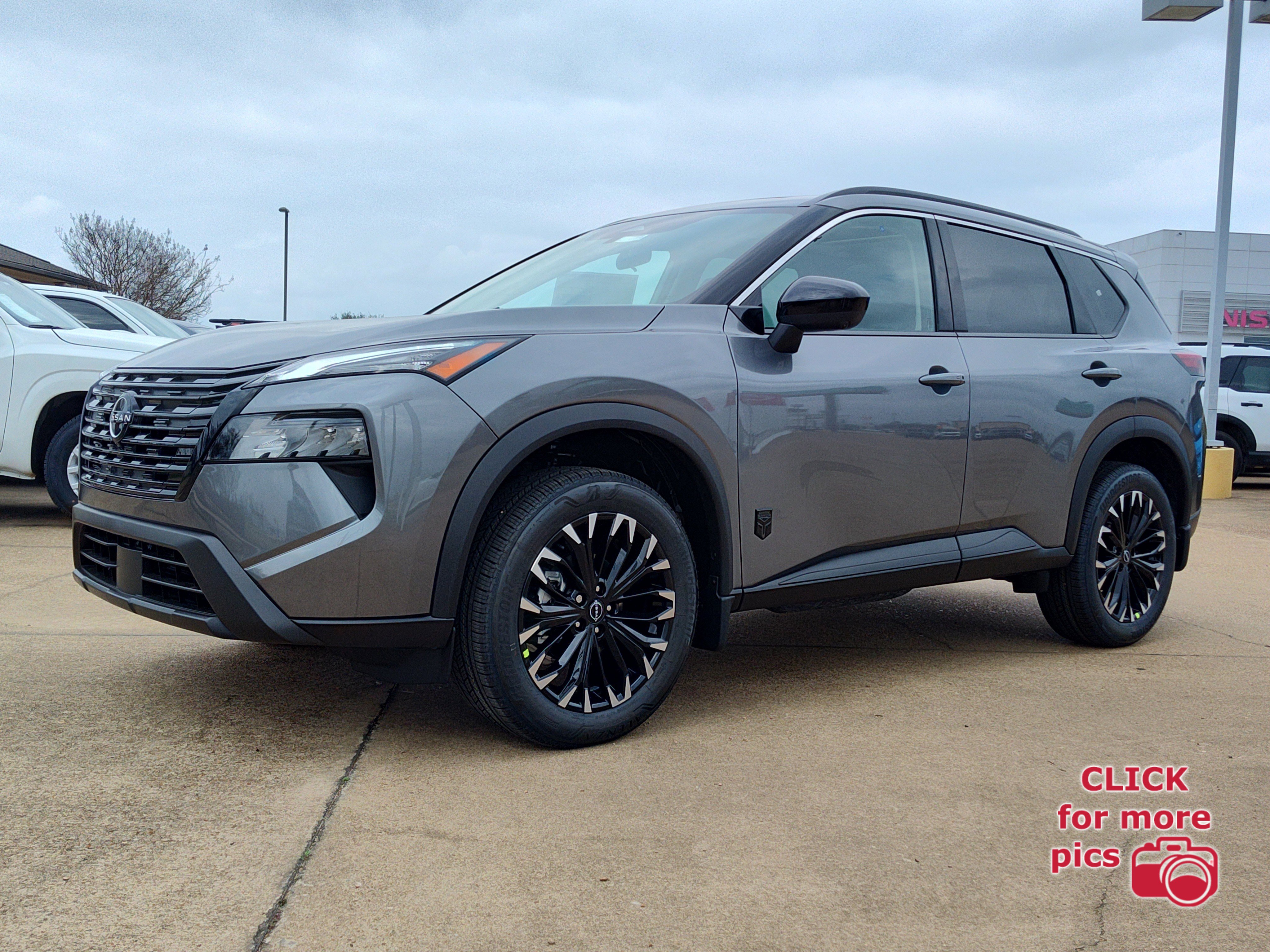 2026 Nissan Rogue Dark Armor's photo