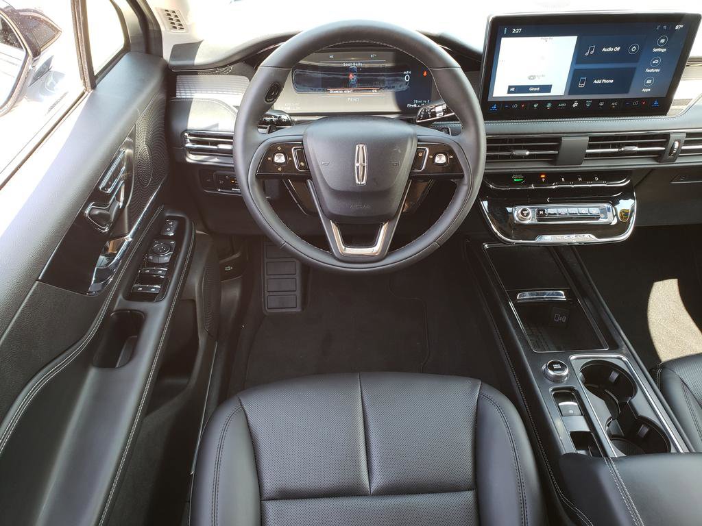 2023 Lincoln Corsair Standard photo 3