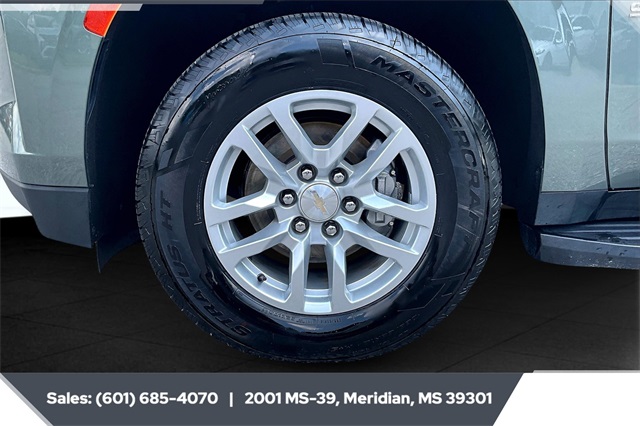 2023 Chevrolet Suburban LT photo 6