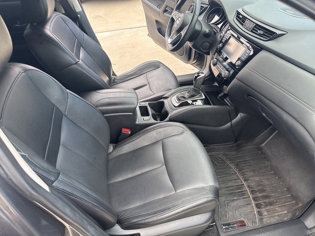 2017 Nissan Rogue SL photo 4