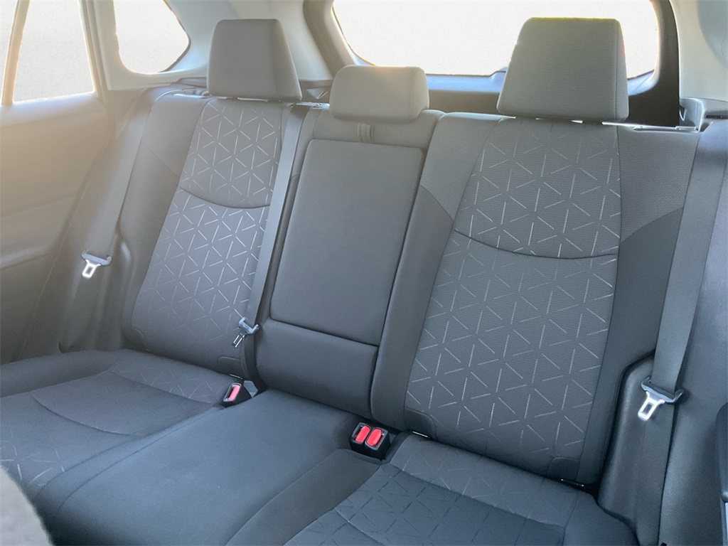 2023 Toyota RAV4 XLE photo 6