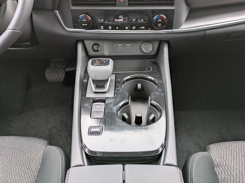 2026 Nissan Rogue SV photo 14