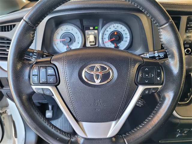 2020 Toyota Sienna SE photo 27