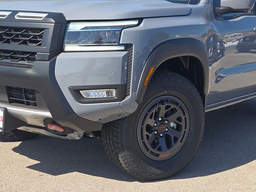 2025 Nissan Frontier PRO-4X photo 3