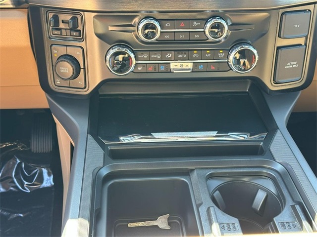 2026 Ford F-250 Lariat photo 8