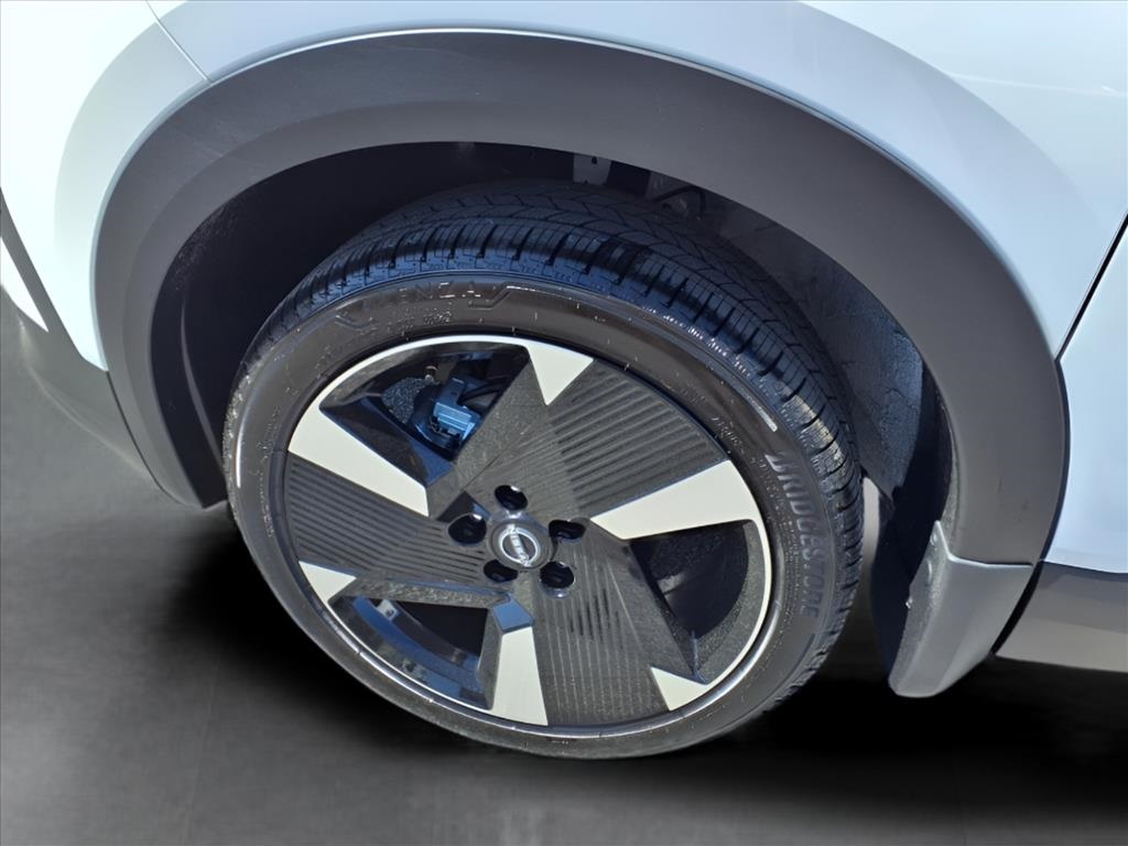 2025 Nissan Kicks SR photo 4