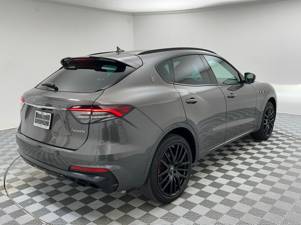 2022 Maserati Levante GT photo 4