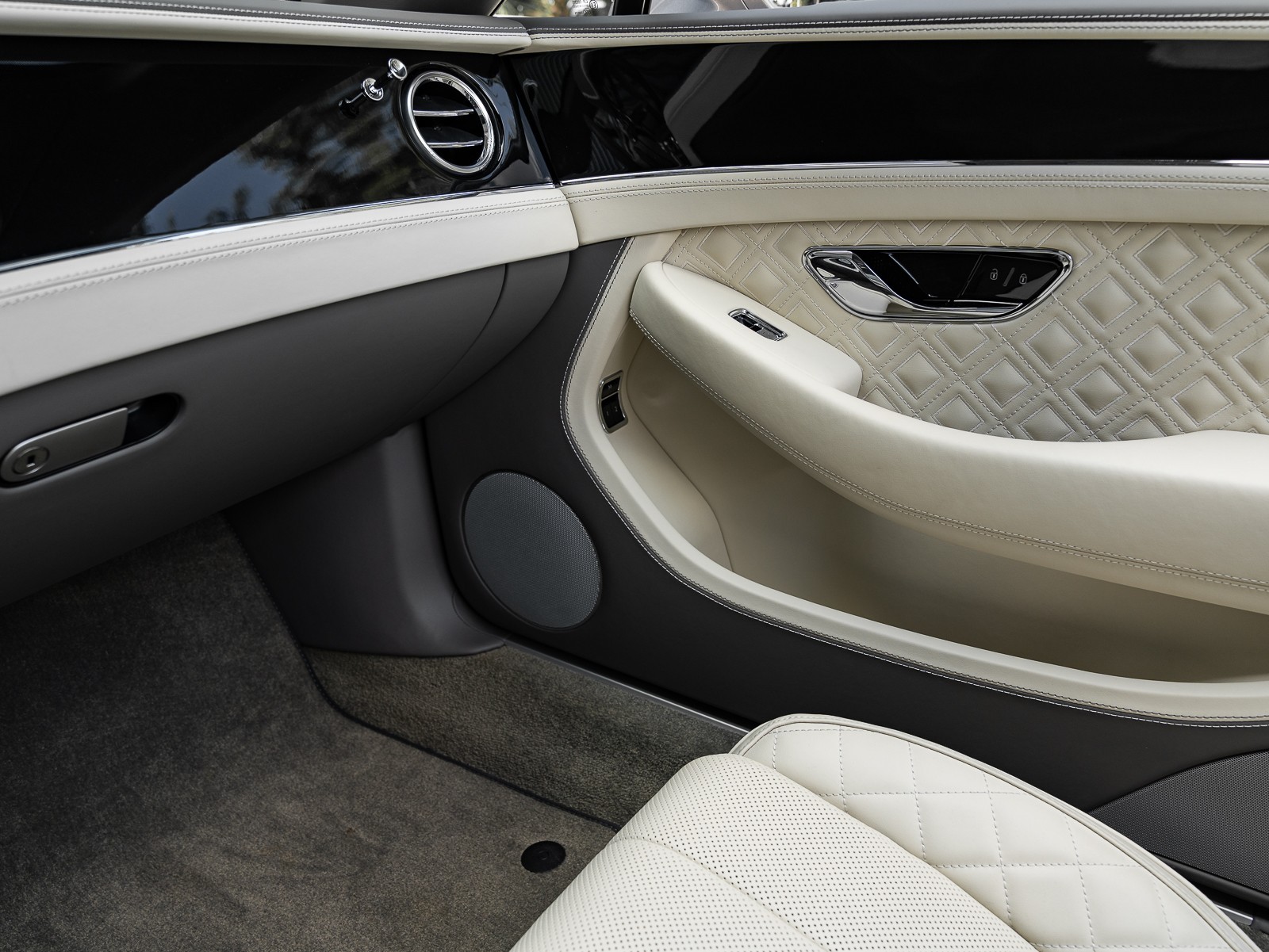 2022 Bentley Continental GT V8 photo 37