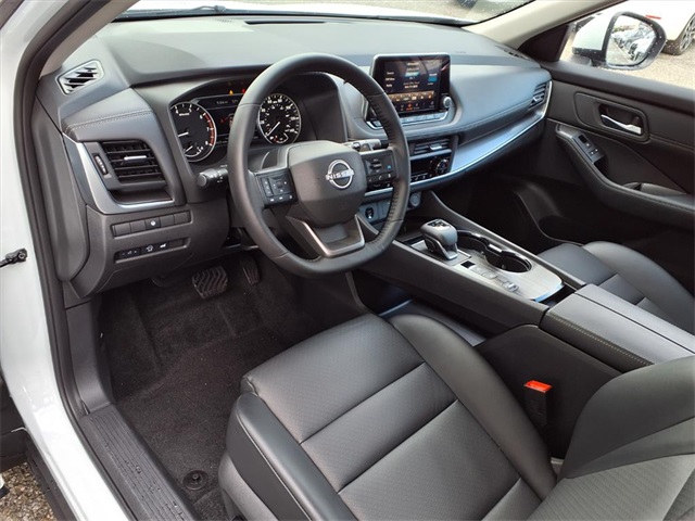 2025 Nissan Rogue SV photo 4