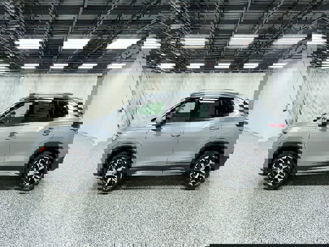 2025 Volkswagen Tiguan SE photo 2