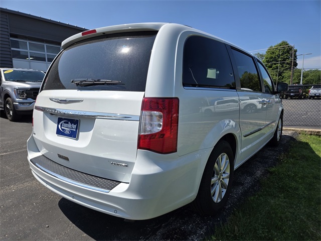 2015 Chrysler Town & Country Limited photo 3