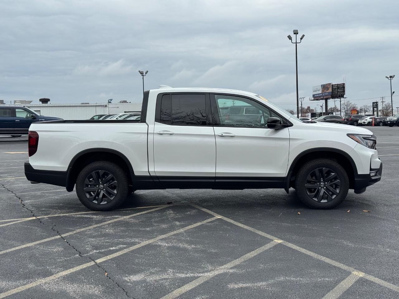 2025 Honda Ridgeline Sport photo 2