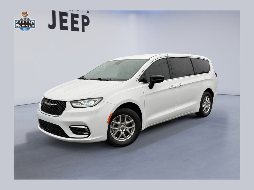 2024 Chrysler Pacifica Touring L's photo