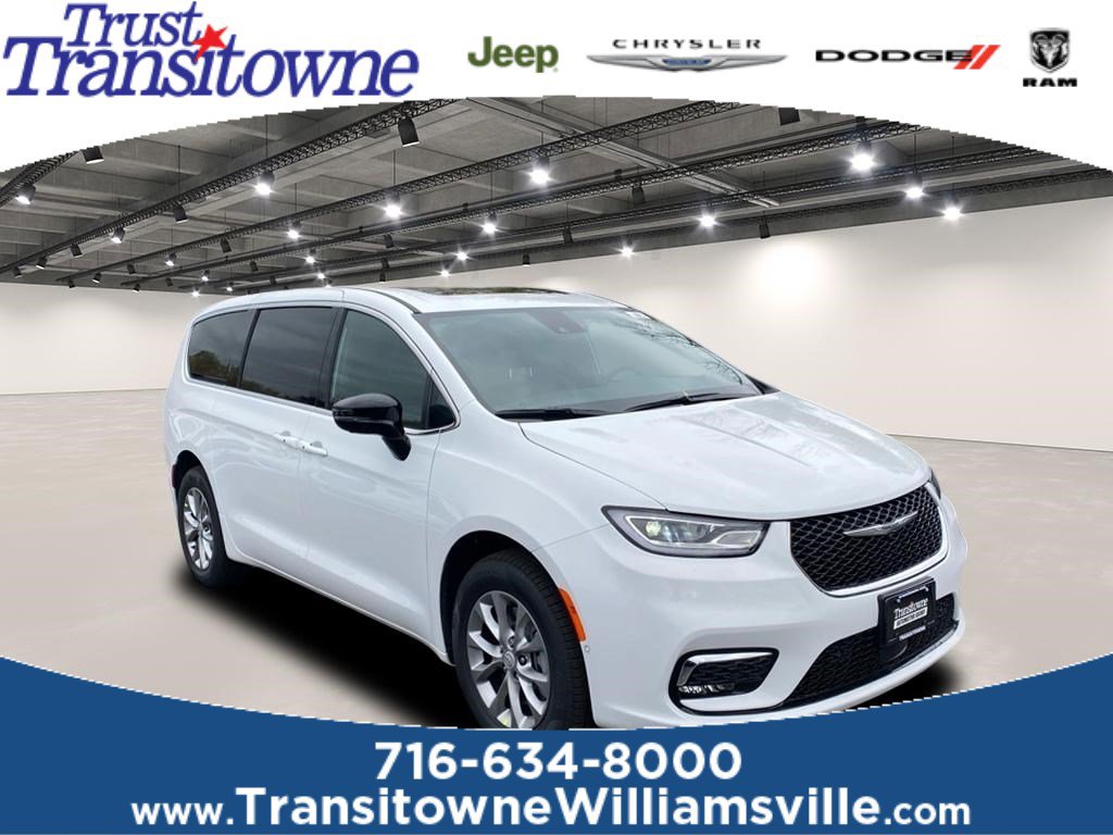 2026 Chrysler Pacifica Select's photo