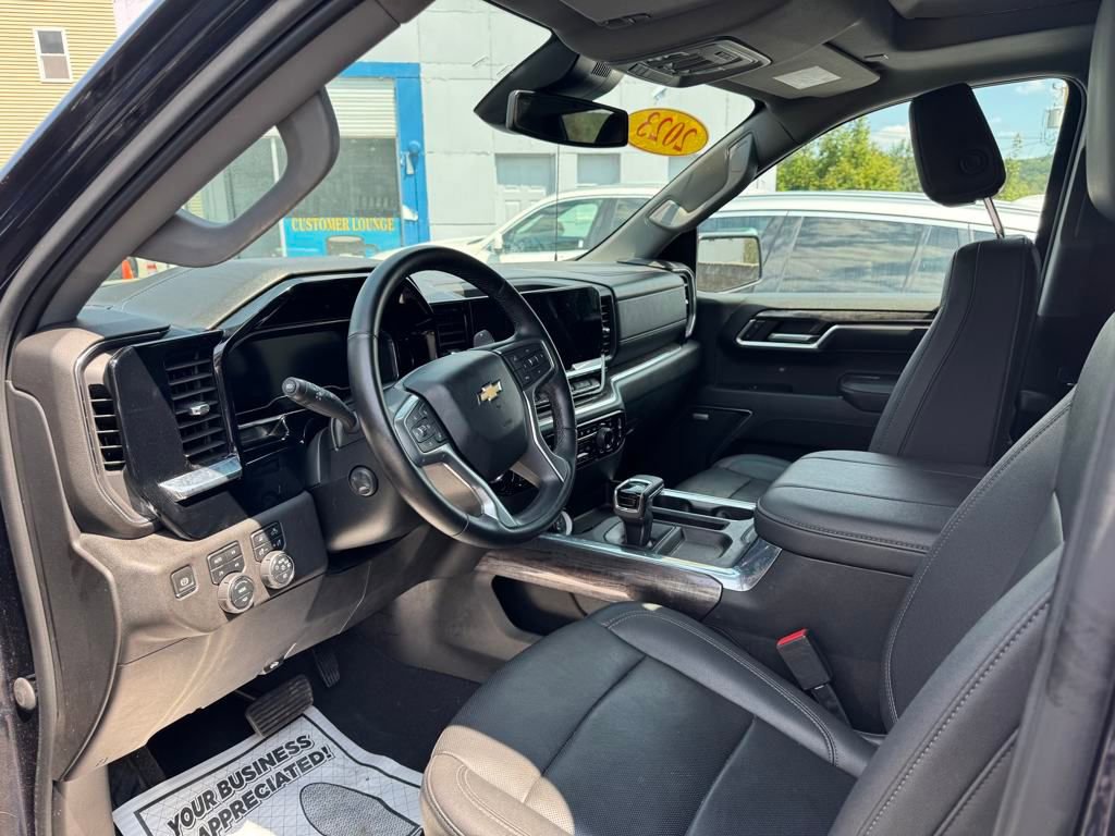 2023 Chevrolet Silverado 1500 LTZ photo 9