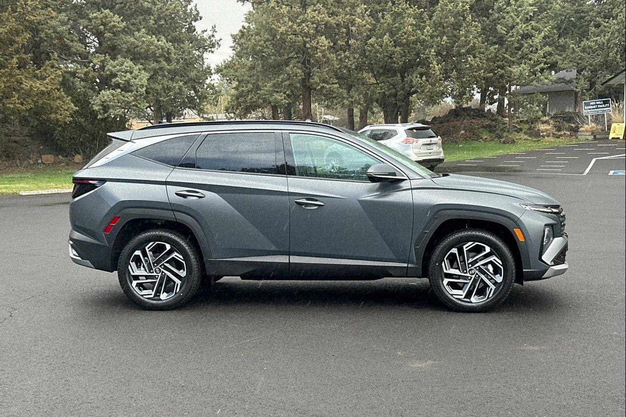 2025 Hyundai Tucson Limited photo 2