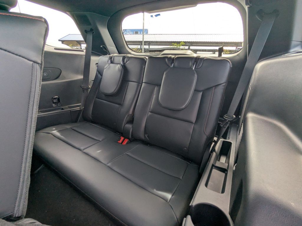 2025 Ford Explorer ST-Line photo 14